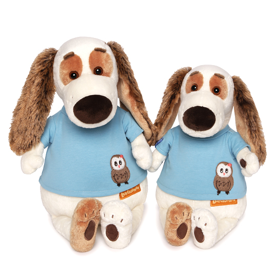 в футболке с совой