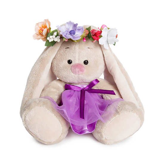 в веночке и фиолетовом платье