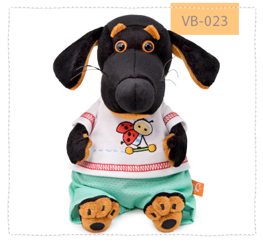 в футболке с божьей коровкой