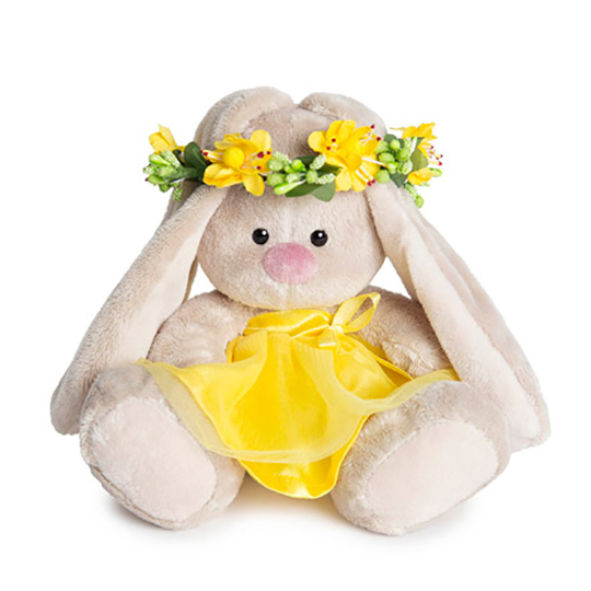 в веночке и жёлтом платье