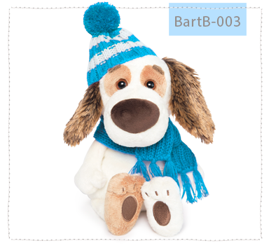 в шапочке и шарфе