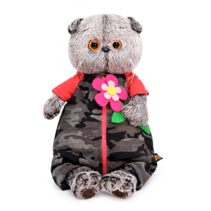 в камуфляжном комбинезоне