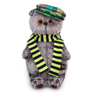 в разноцветной кепке