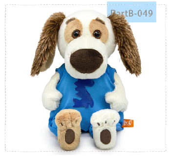 в комбинезоне с драконом