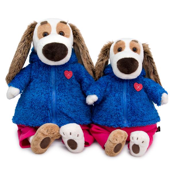 в меховой кофте и штанах