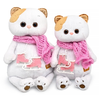 с коньками и в шарфике