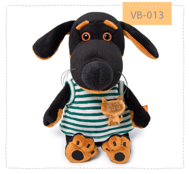 в футболке с кошечкой