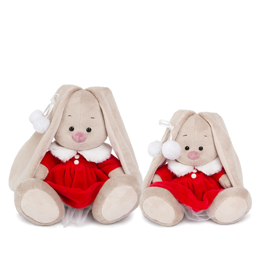 в алом платье