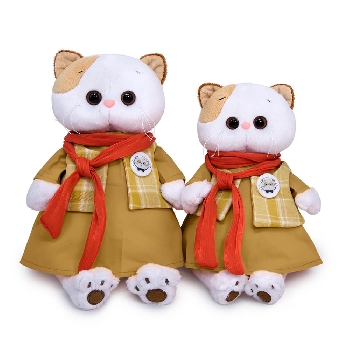 в платье с шарфом