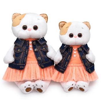 в джинсовом жилете