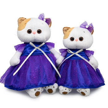 в платье с блестящей сеточкой