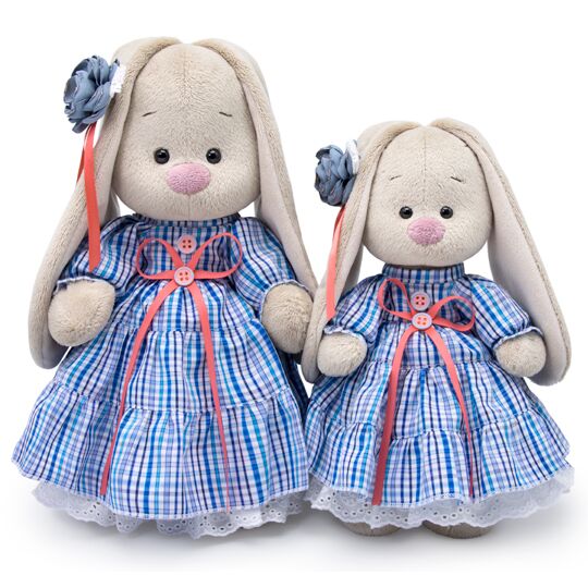 в платье в стиле Кантри