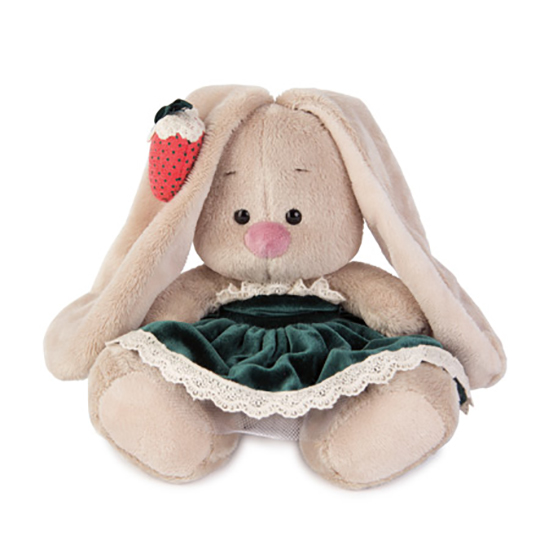 в бархатном платье и клубничкой на ушке