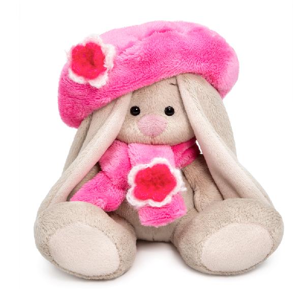 в берете и шарфике