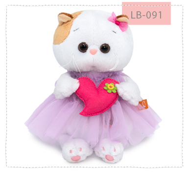 в платье с сердечком