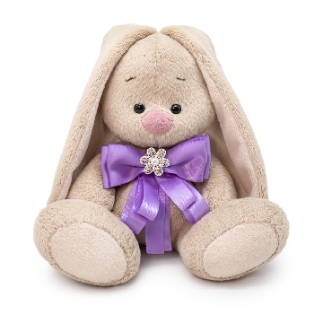 с бантиком лавандового цвета и брошкой