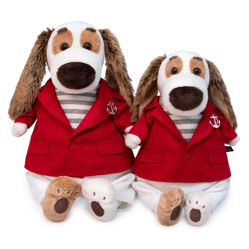 в красном пиджаке