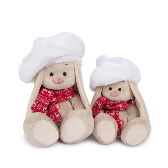 в белом берете