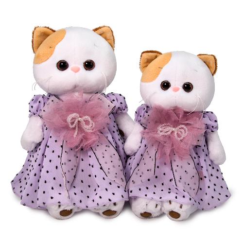 в нежно-сиреневом платье