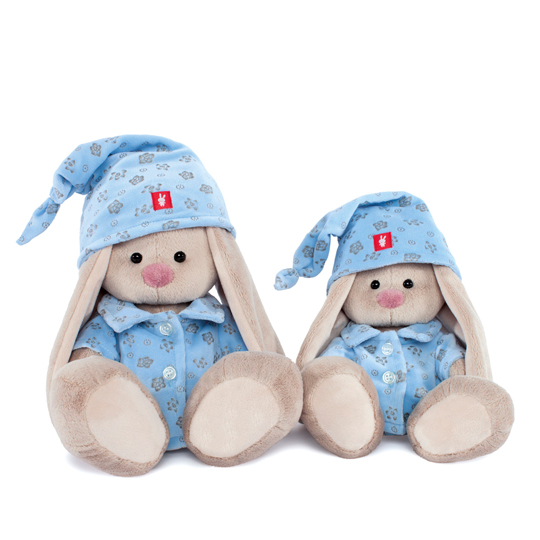 в голубой пижаме