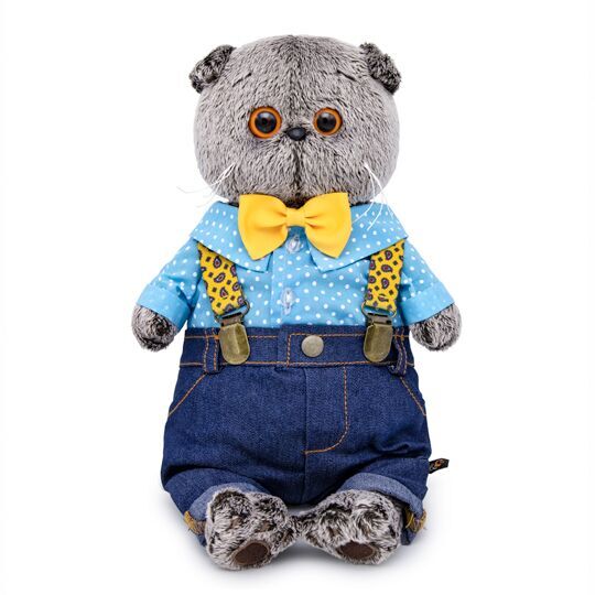 в джинсах с подтяжками