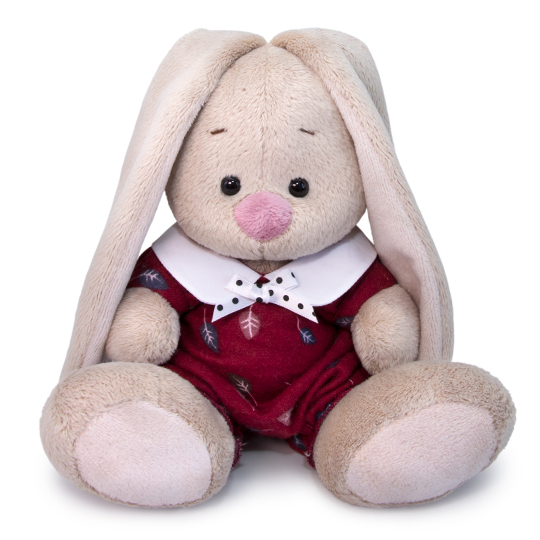 в комбинезоне с листочками