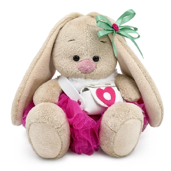 в меховом воротничке и юбочке