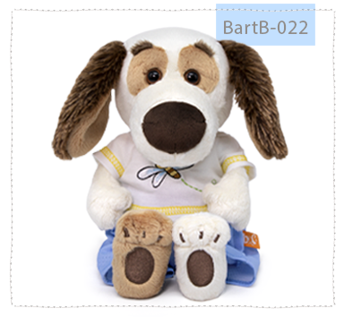 в футболке со стрекозой