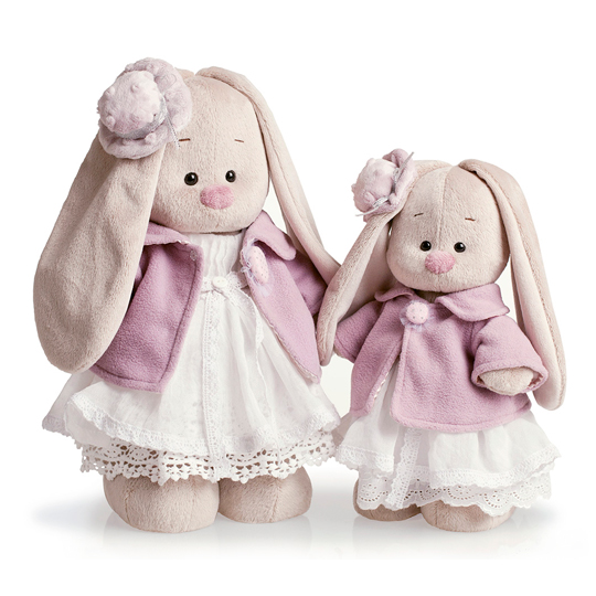 в фиолетовом пальто