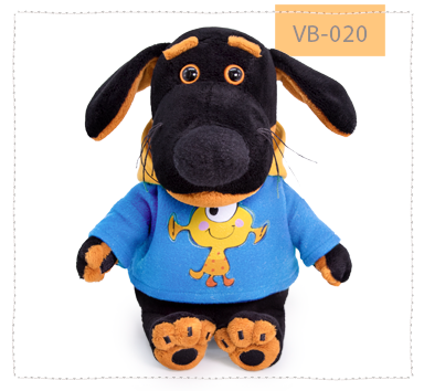 в толстовке с монстриком