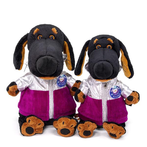 в толстовке «Космос»