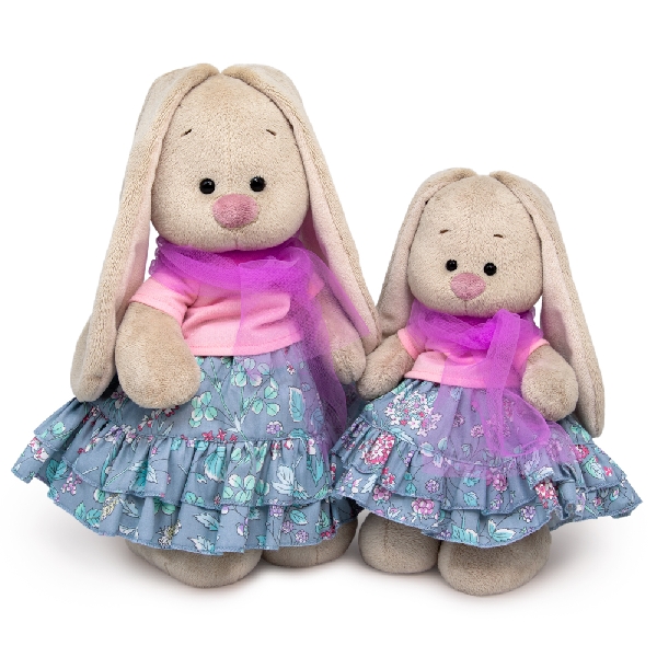 в юбке с оборками