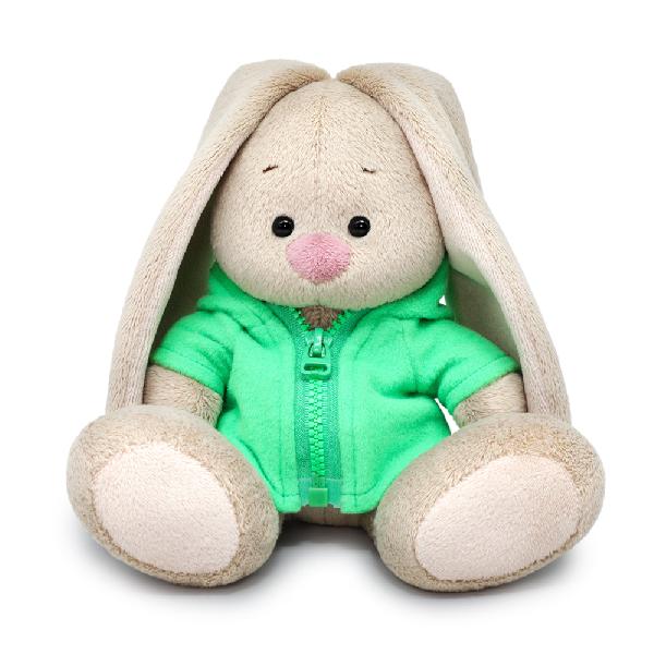 в толстовке «Дракончик»