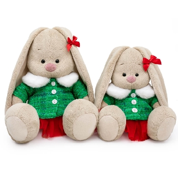 в курточке с меховым воротником и юбке