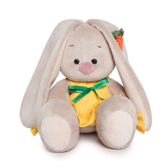 в желтом сарафане с морковкой