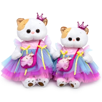 в платье и с сумочкой «Единорог»