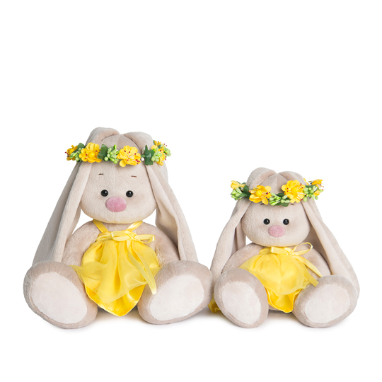 в веночке и жёлтом платье