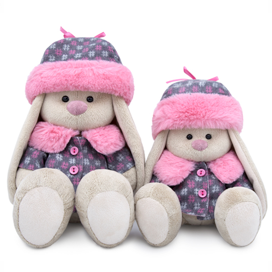 в пальто и шапке