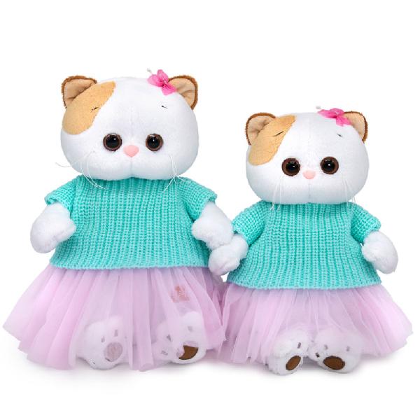 в вязаной кофте