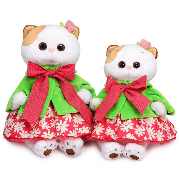 в зеленом пончо