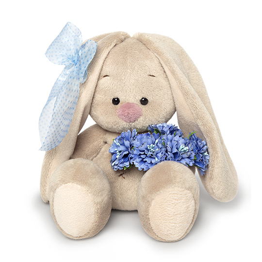 с букетом васильков