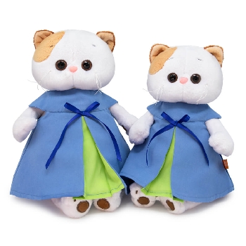 в голубом платье