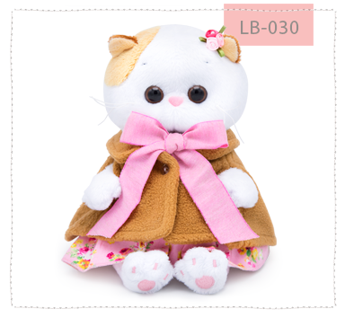 в накидке и розовом сарафане