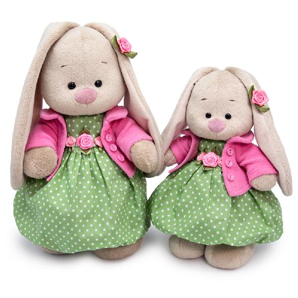 в платье горох