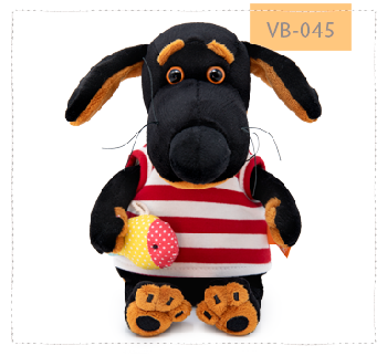 в полосатой майке с рыбкой