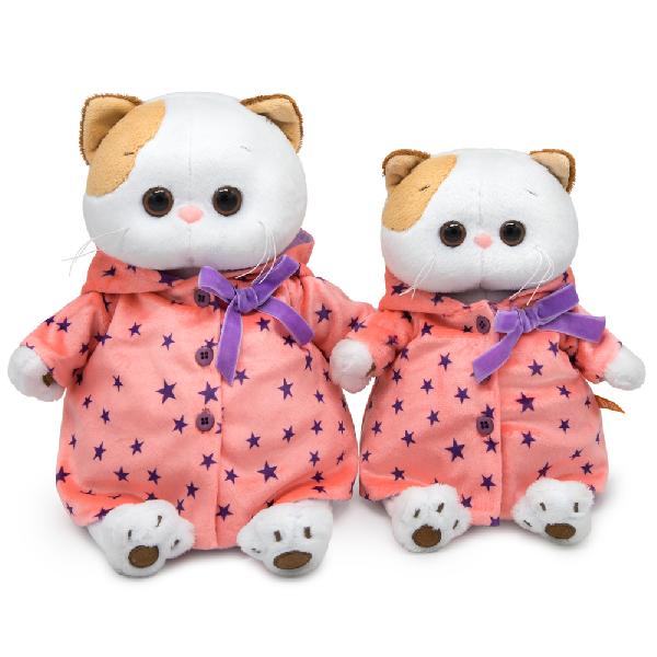 в коралловом пальто