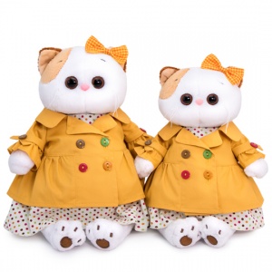 в желтом плаще