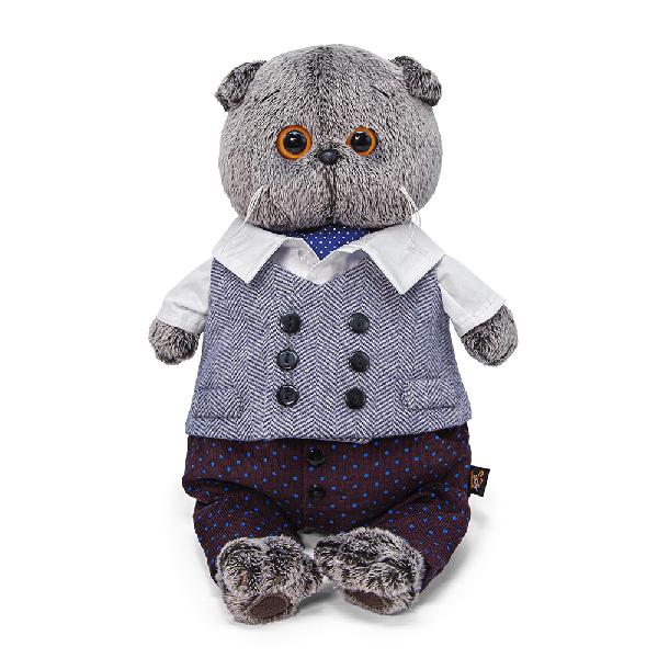 в костюмчике