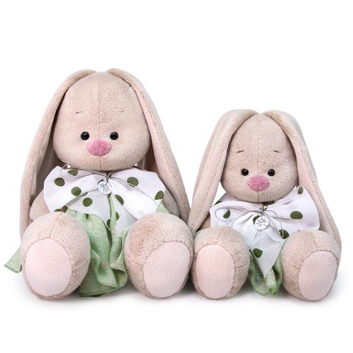 в платье с бантом