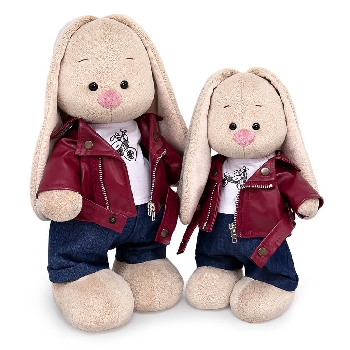 в косухе и джинсах